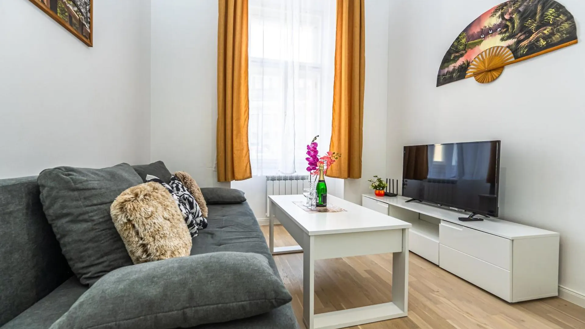 Stylish Apartment At Wenceslas Square 프라하