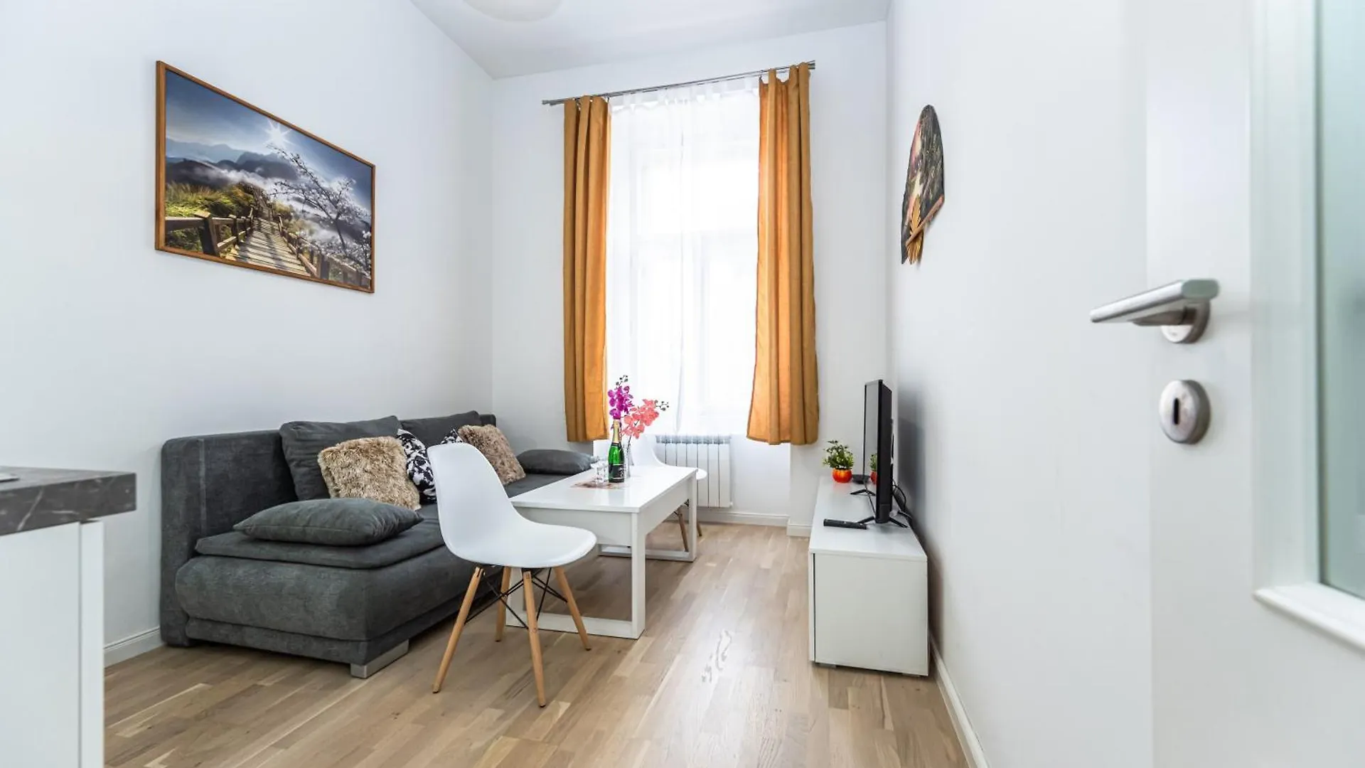 Stylish Apartment At Wenceslas Square 프라하 0*,  체코