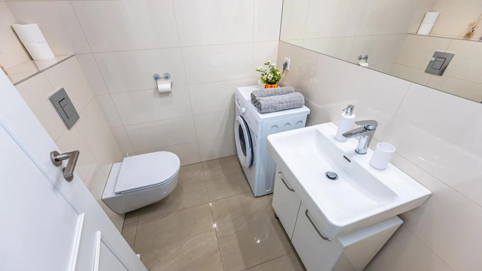 Stylish Apartment At Wenceslas Square 프라하