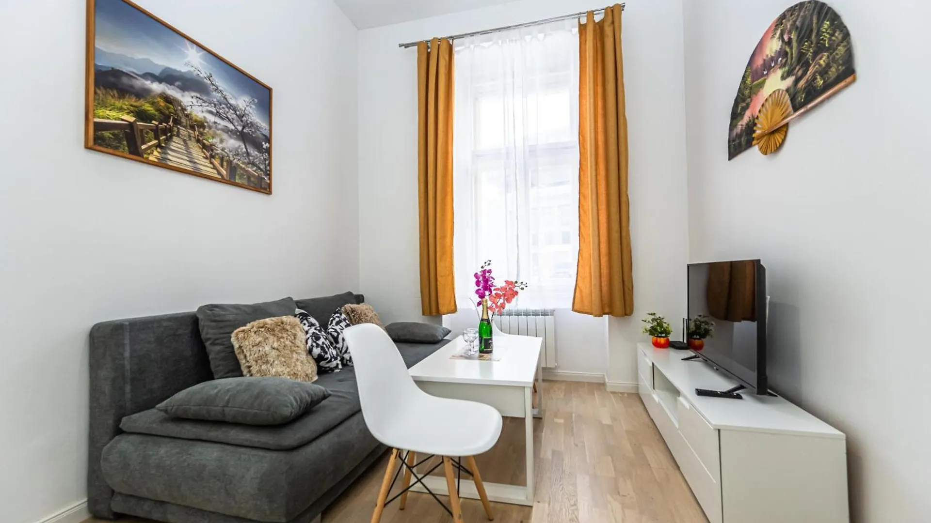 Stylish Apartment At Wenceslas Square 프라하 체코